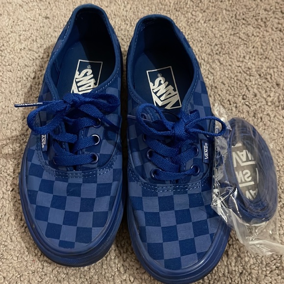 Vans - Picture 2 of 4